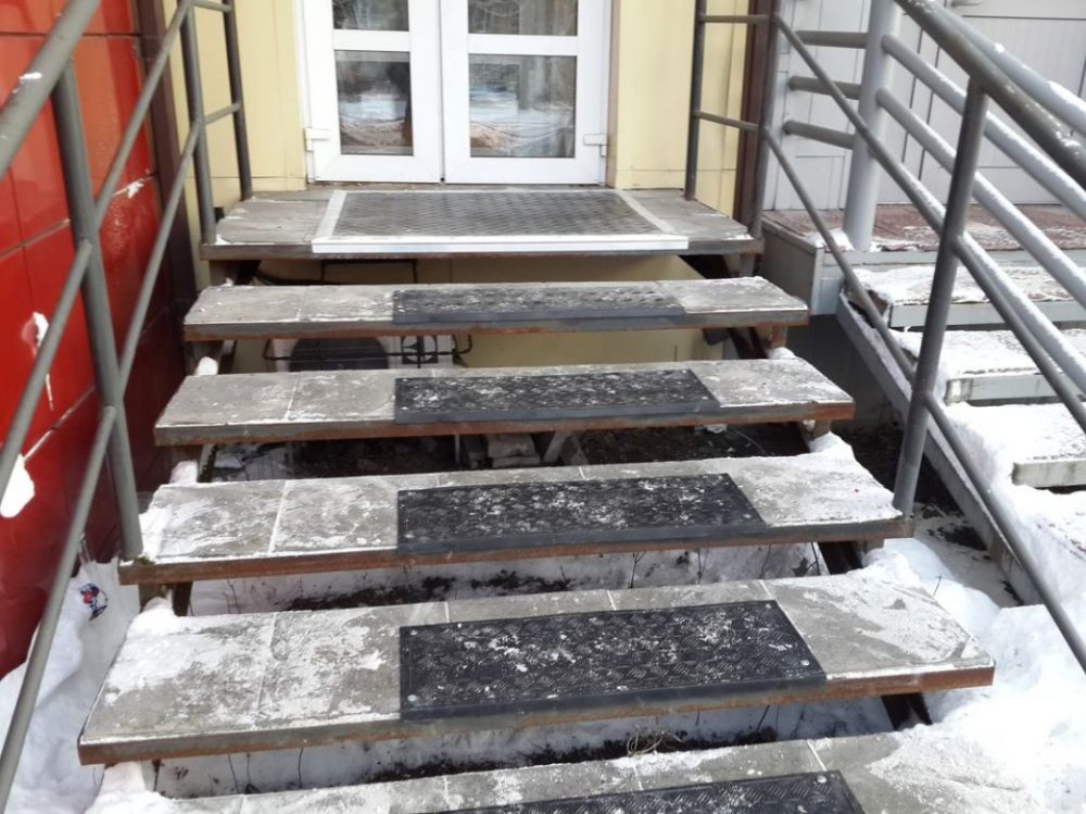 Монтаж резиновых проступей и накладок на ступени стоимость - Гуляйполе