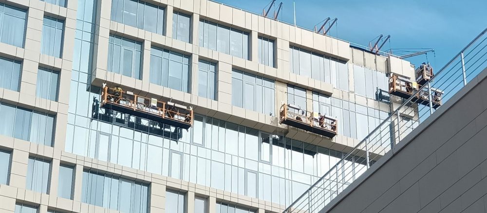 Мойка фасада и остекления высотных зданий стоимость - Пологи